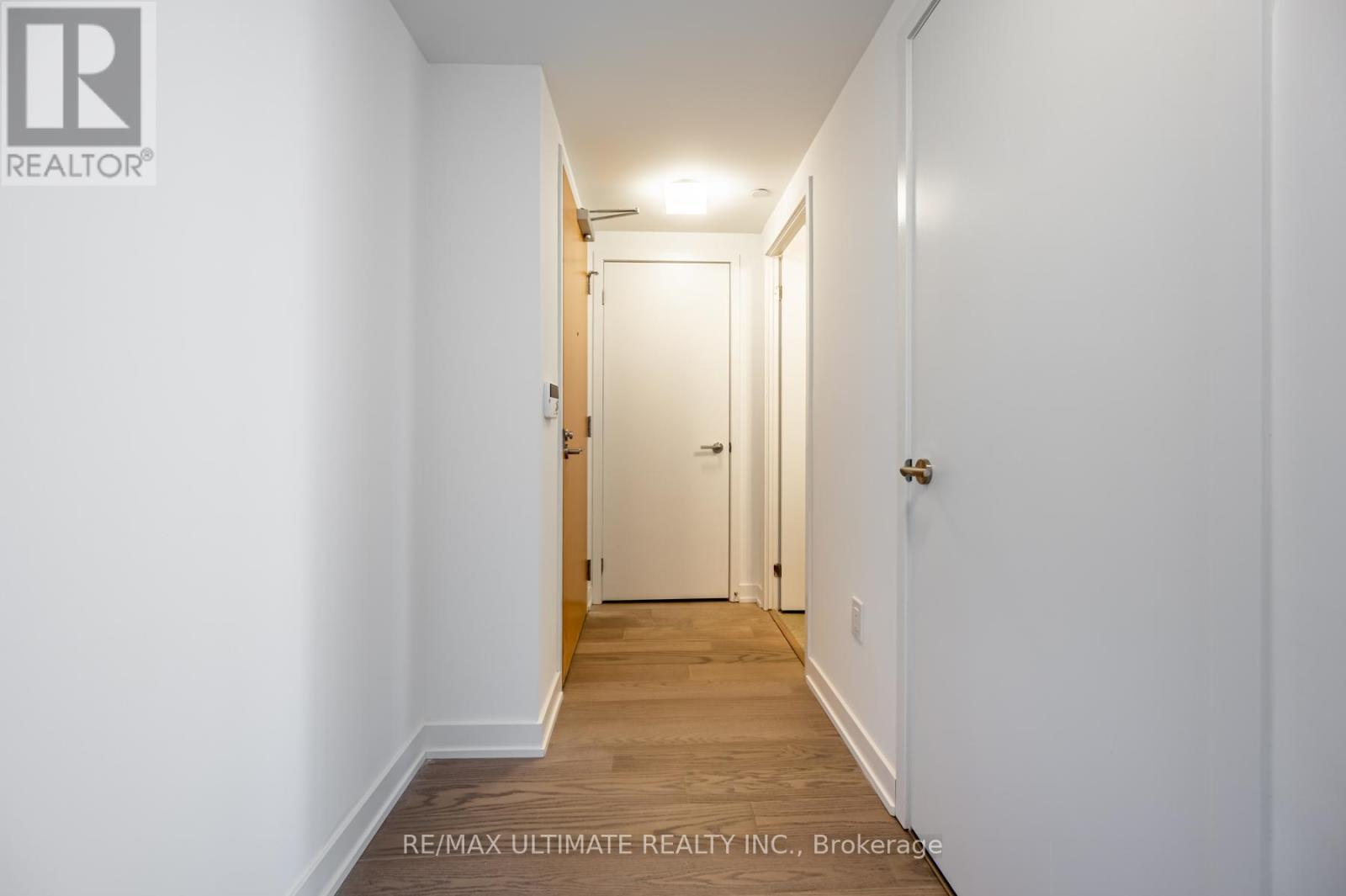 3405 - 11 Wellesley Street W, Toronto, ON - Indoor Photo Showing Other Room