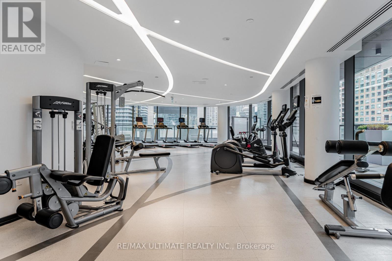 3405 - 11 Wellesley Street W, Toronto, ON - Indoor Photo Showing Gym Room