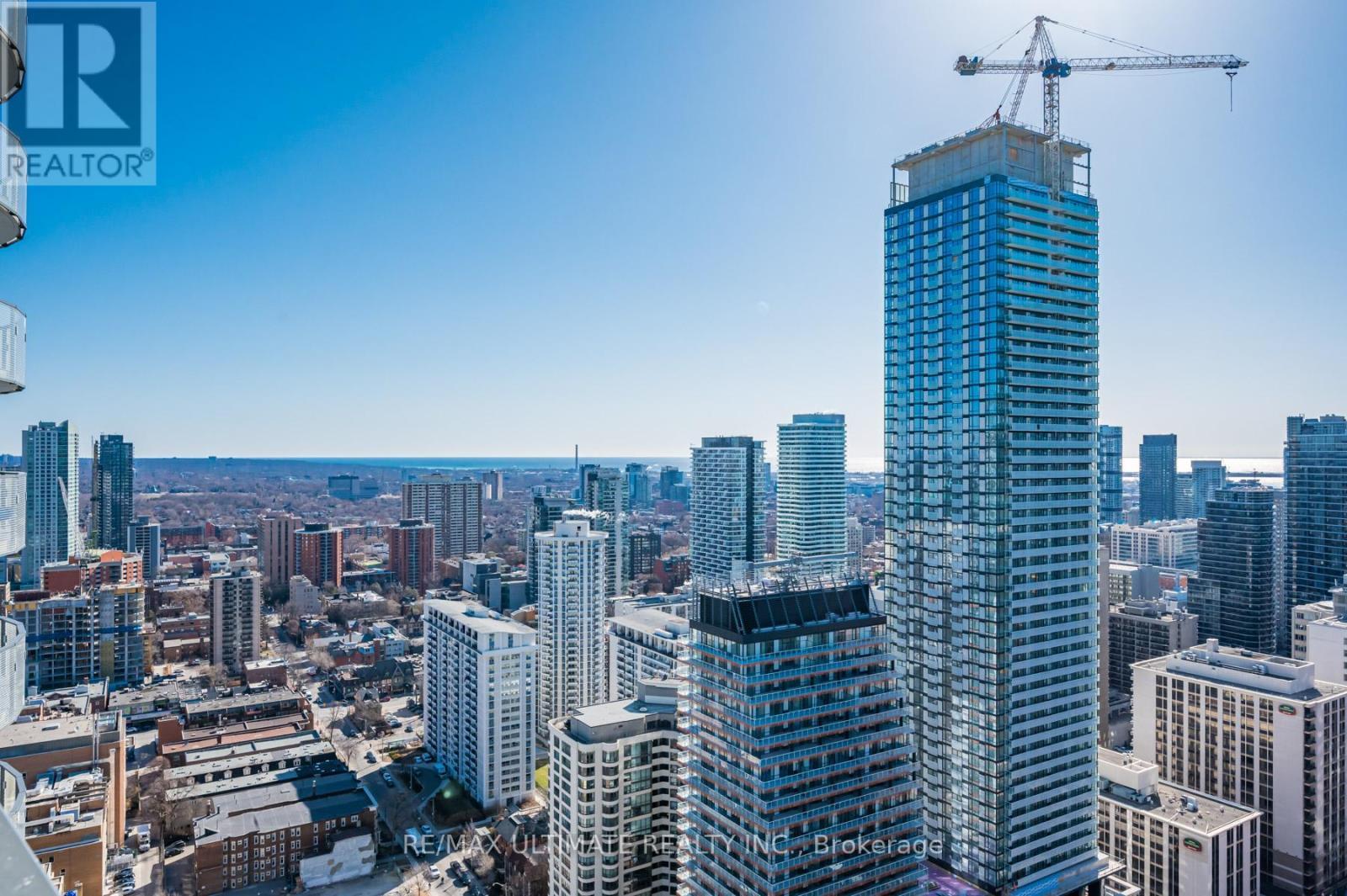 3405 - 11 Wellesley Street W, Toronto, ON - Outdoor With Facade