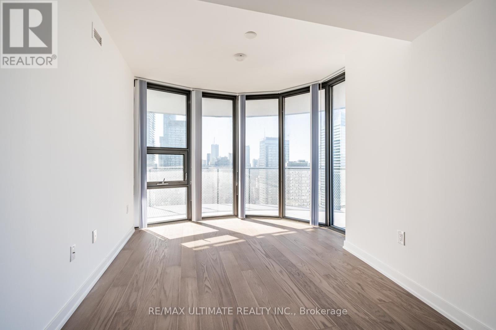 3405 - 11 Wellesley Street W, Toronto, ON - Indoor Photo Showing Other Room