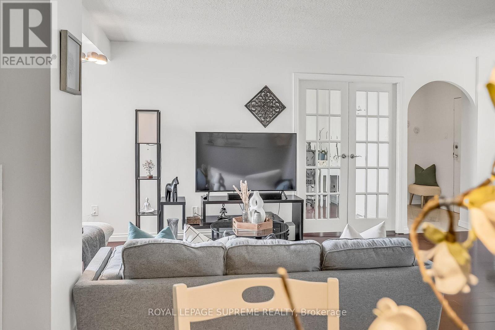 1909 - 1900 Sheppard Avenue E, Toronto, ON - Indoor Photo Showing Living Room