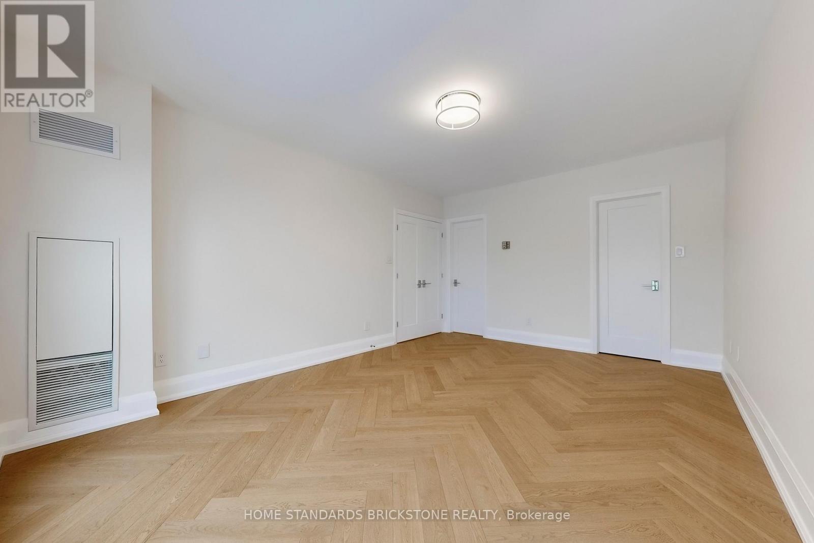 1001 - 40 Rosehill Avenue, Toronto, ON - Indoor Photo Showing Other Room