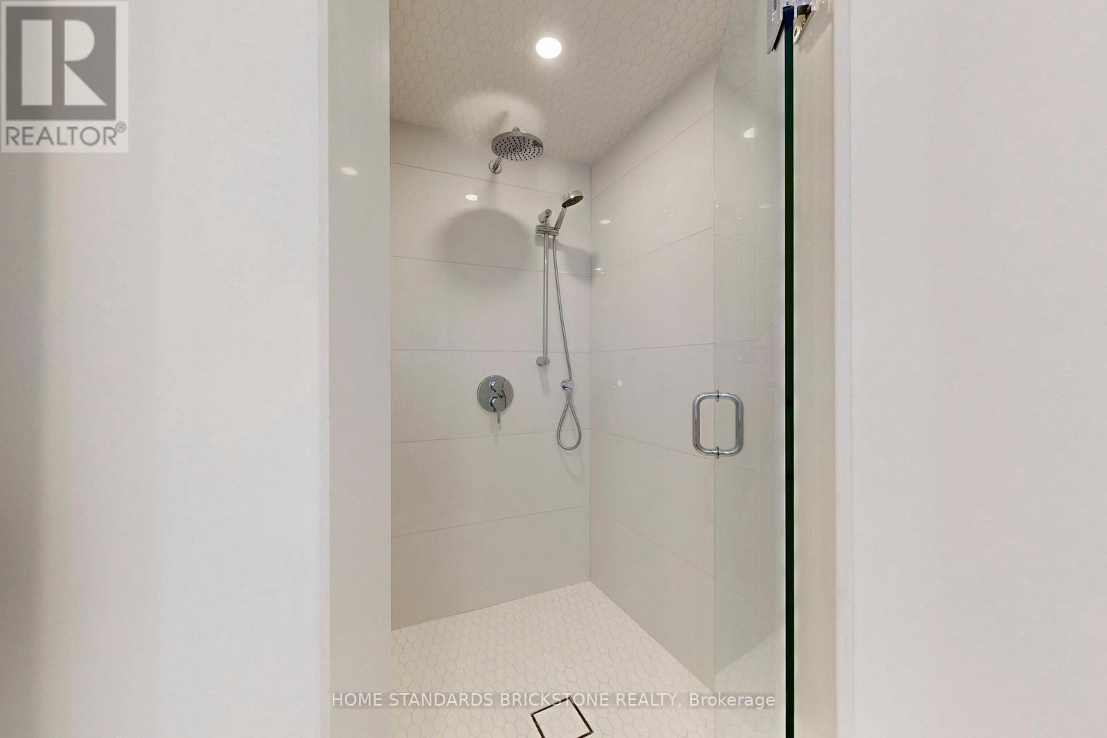 1001 - 40 Rosehill Avenue, Toronto, ON - Indoor Photo Showing Bathroom