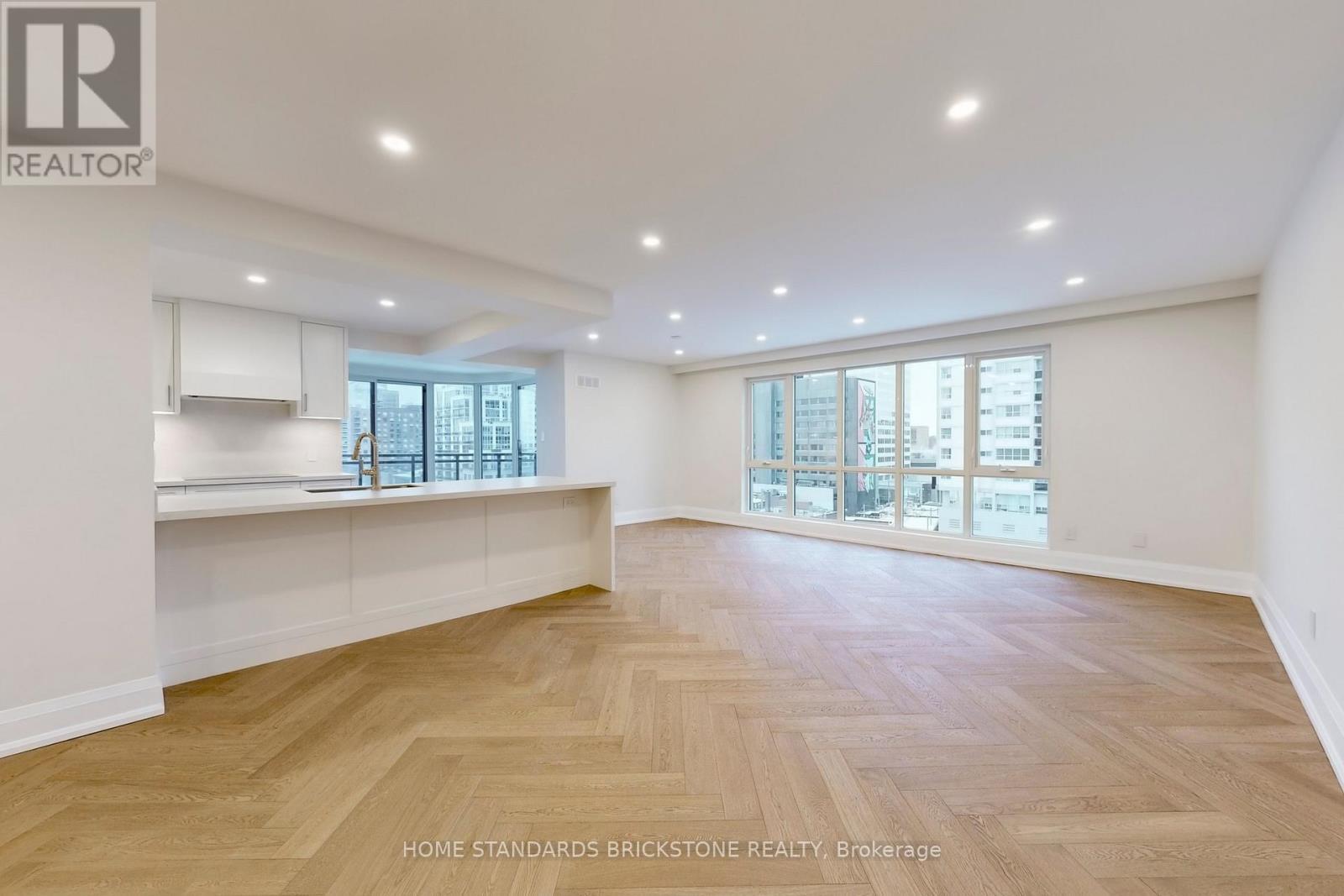 1001 - 40 Rosehill Avenue, Toronto, ON - Indoor Photo Showing Other Room