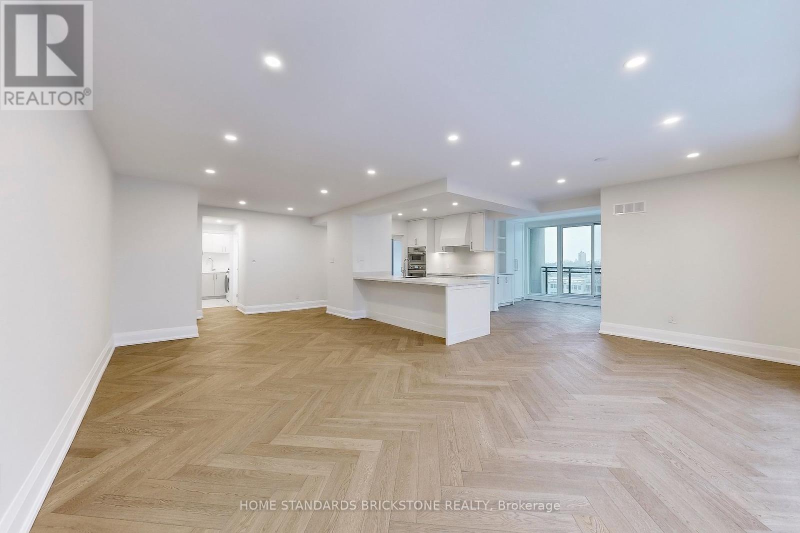 1001 - 40 Rosehill Avenue, Toronto, ON - Indoor Photo Showing Other Room