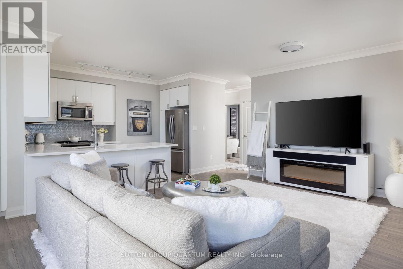 Lph 03 - 400 Adelaide Street E, Toronto, ON - Indoor