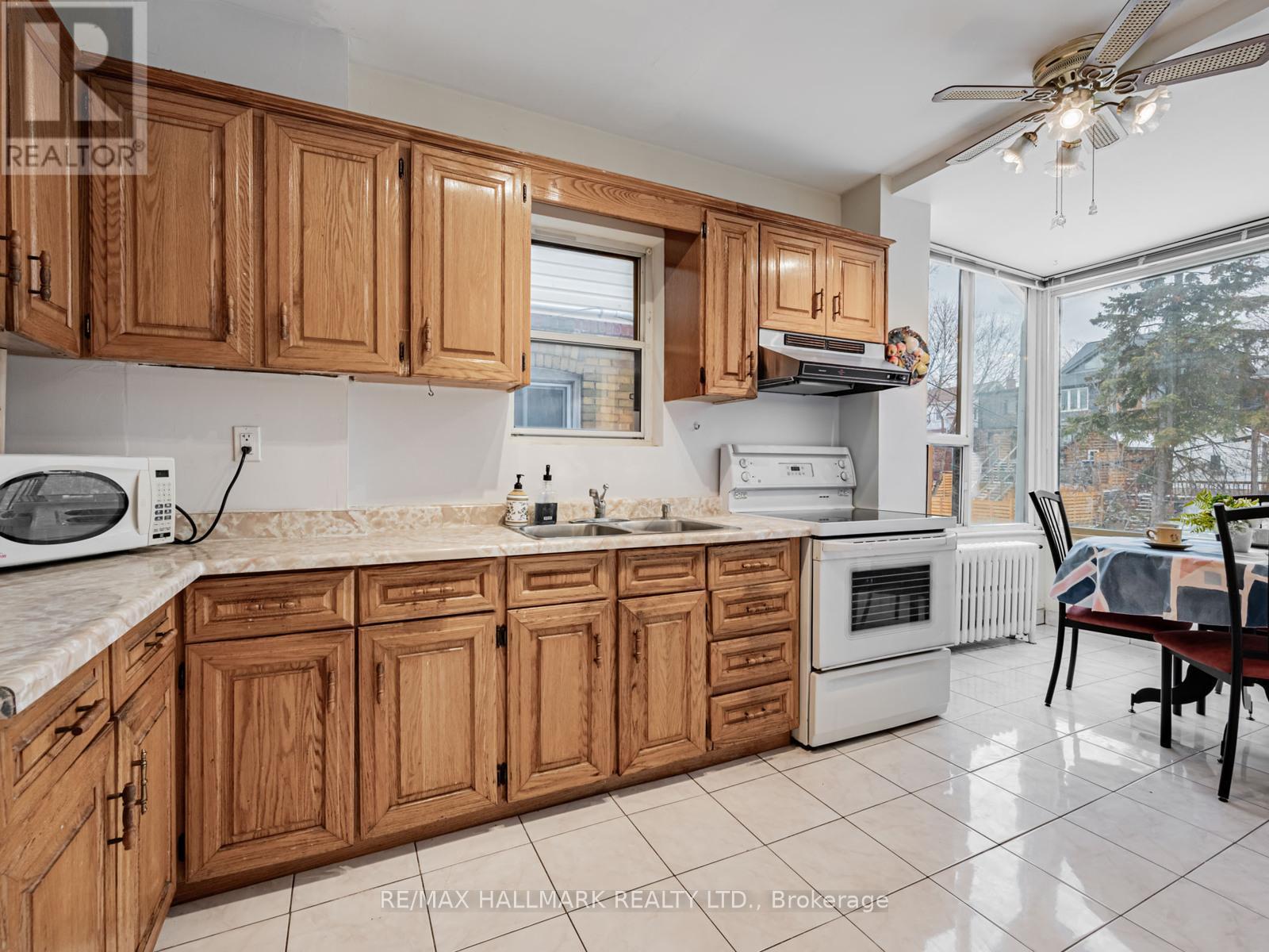 538 Strathmore Boulevard, Toronto, ON - Indoor Photo Showing Kitchen With Double Sink