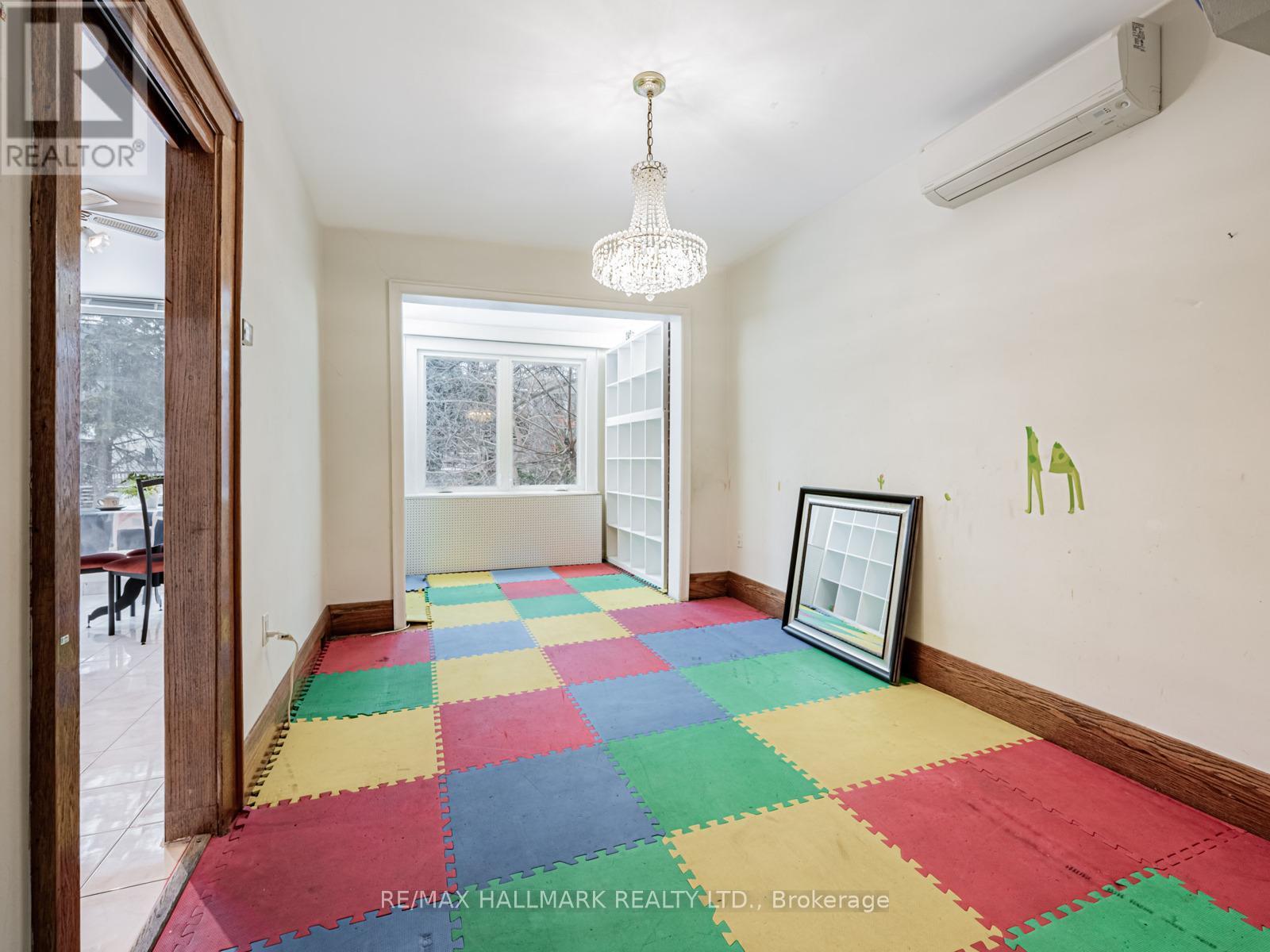 538 Strathmore Boulevard, Toronto, ON - Indoor Photo Showing Other Room