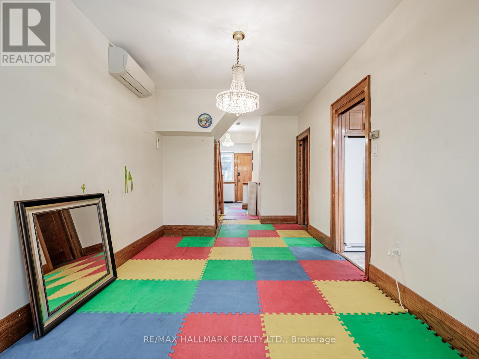 538 Strathmore Boulevard, Toronto, ON - Indoor Photo Showing Other Room