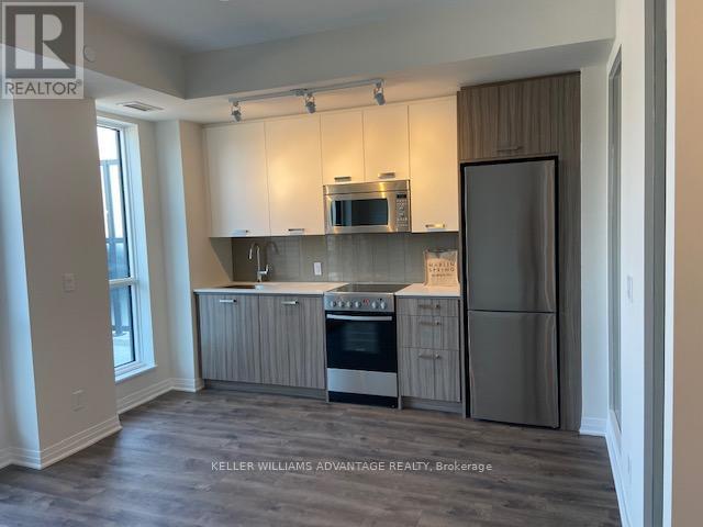 514 - 1630 Queen Street, Toronto, ON - Indoor Photo Showing Kitchen