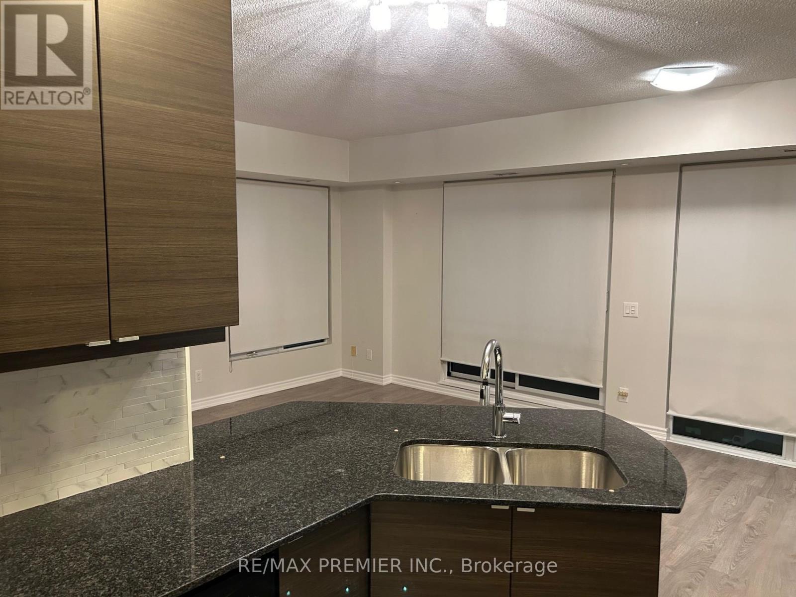 903 - 7730 Kipling Avenue, Vaughan, ON - Indoor