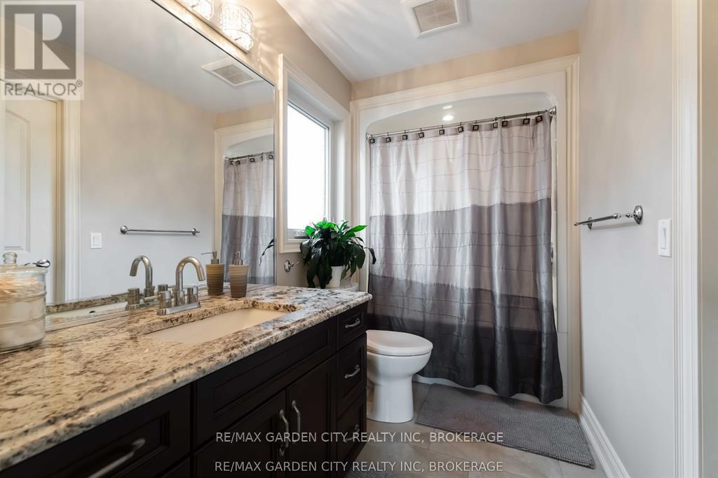 8625 Angie Drive, Niagara Falls (Forestview), ON - Indoor Photo Showing Bathroom