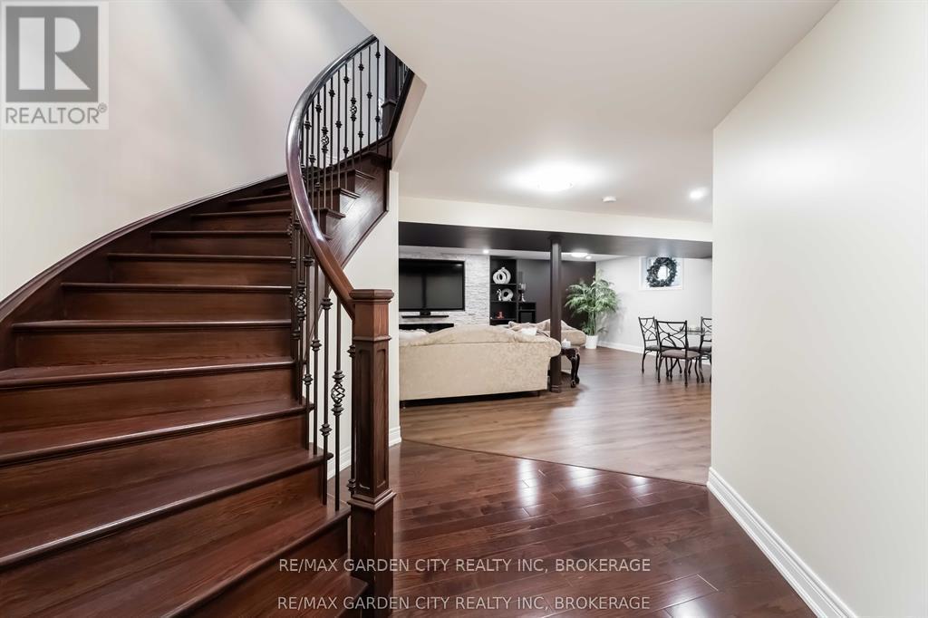 8625 Angie Drive, Niagara Falls (Forestview), ON - Indoor Photo Showing Other Room