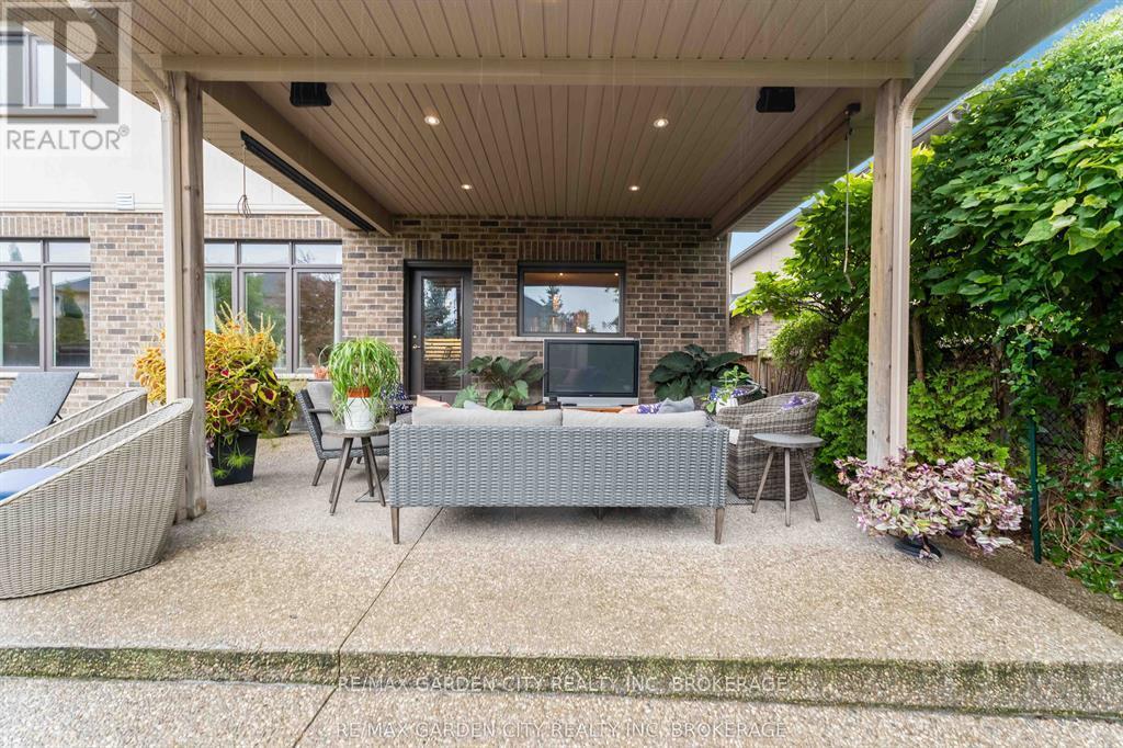 8625 Angie Drive, Niagara Falls (Forestview), ON - Outdoor With Deck Patio Veranda With Exterior