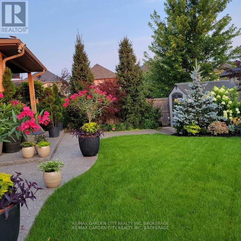 8625 Angie Drive, Niagara Falls (Forestview), ON - Outdoor