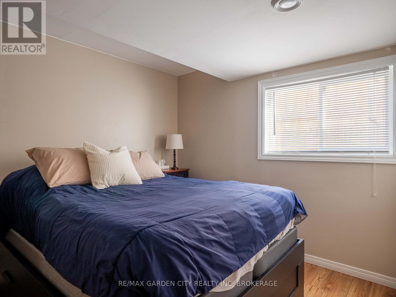 629 Broadway Avenue, Welland (Broadway), ON - Indoor Photo Showing Bedroom