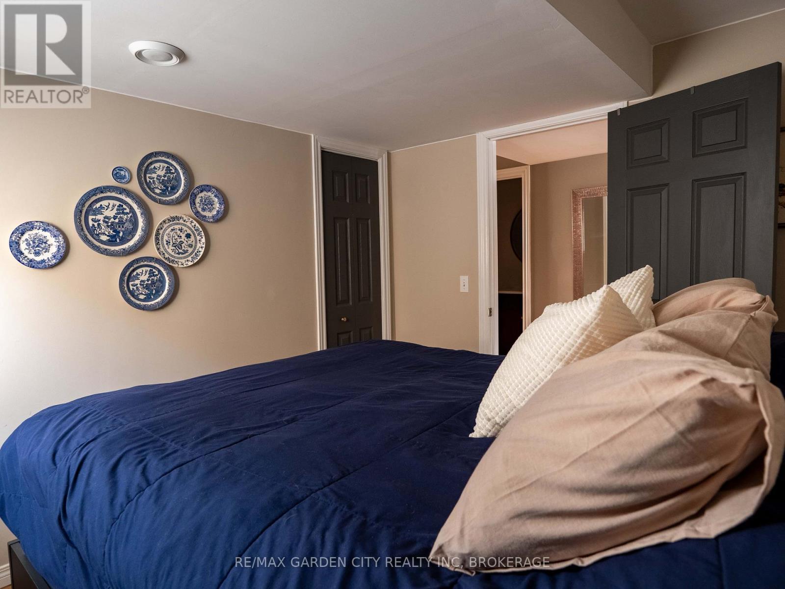 629 Broadway Avenue, Welland (Broadway), ON - Indoor Photo Showing Bedroom