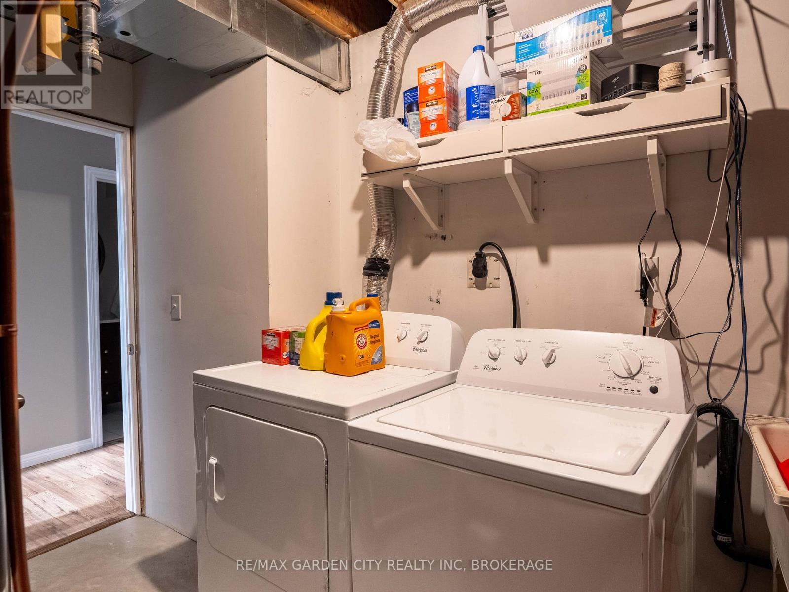 629 Broadway Avenue, Welland (Broadway), ON - Indoor Photo Showing Laundry Room