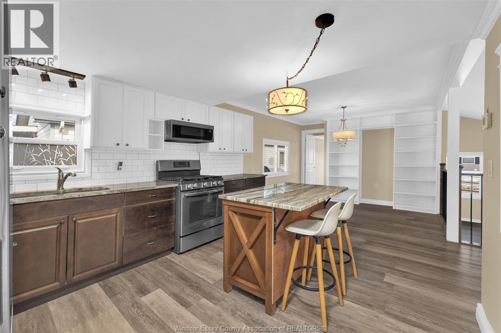 56 Parkside Dr, Mcgregor, ON - Indoor Photo Showing Kitchen