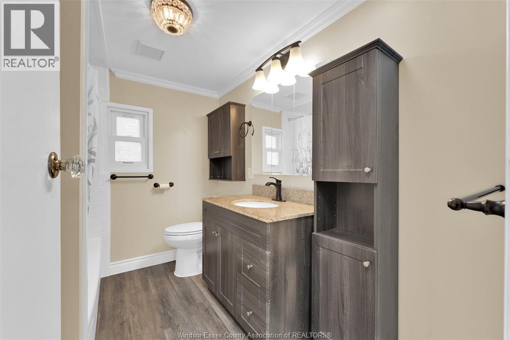 56 Parkside Dr, Mcgregor, ON - Indoor Photo Showing Bathroom