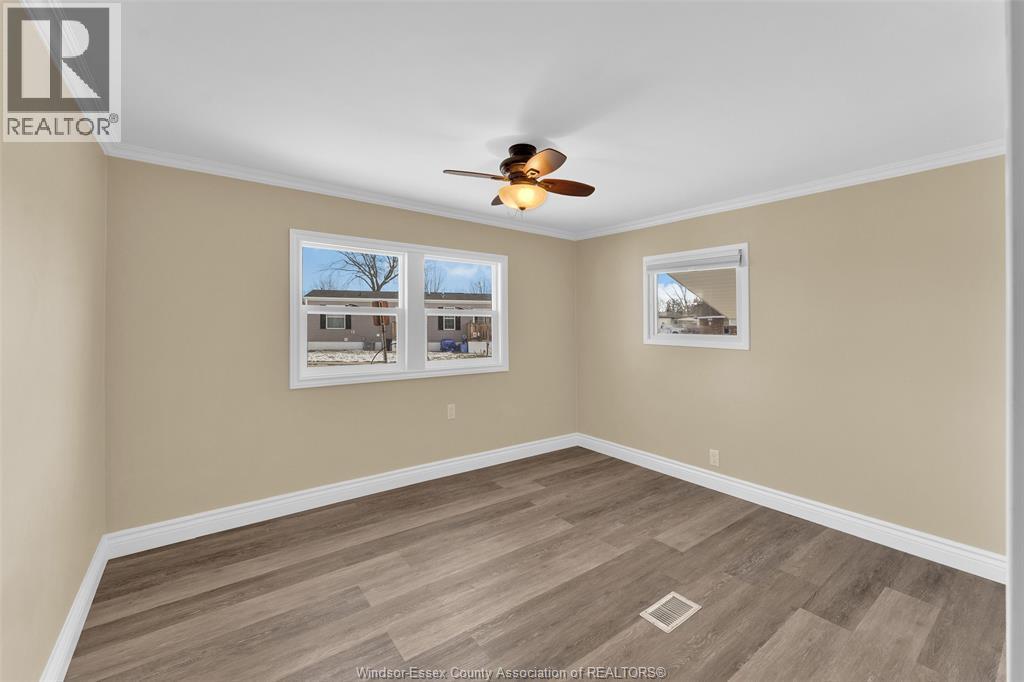 56 Parkside Dr, Mcgregor, ON - Indoor Photo Showing Other Room