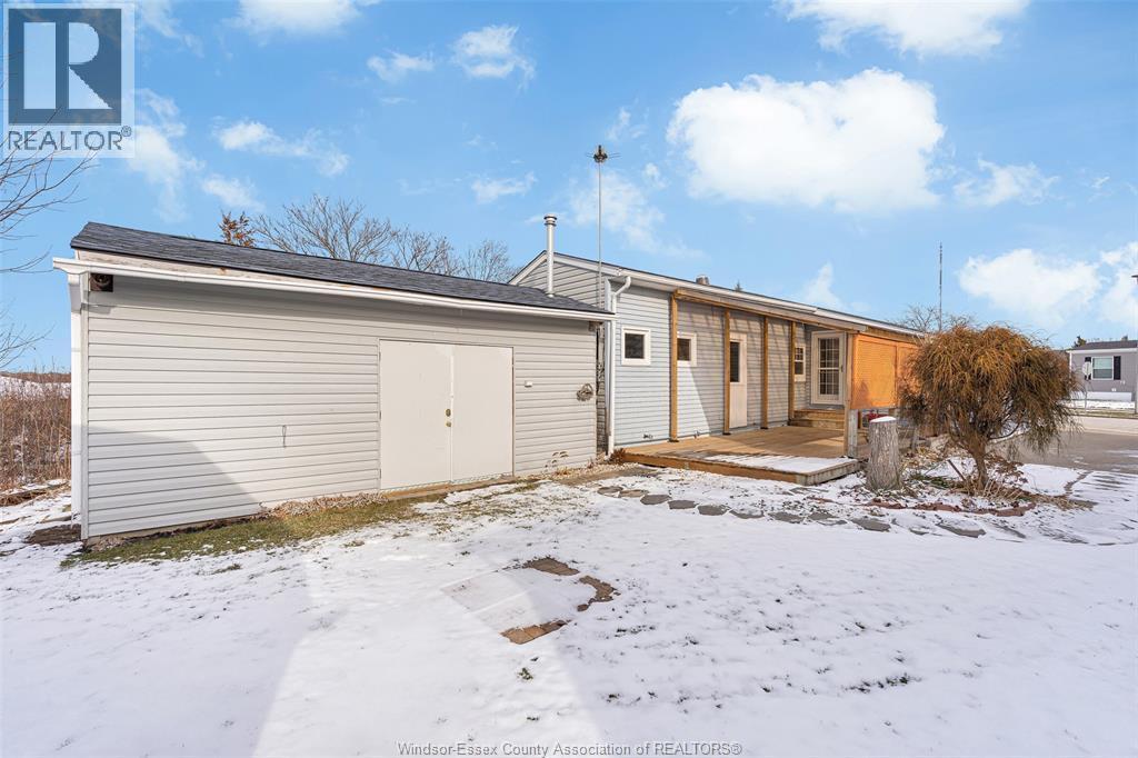 56 Parkside Dr, Mcgregor, ON - Outdoor