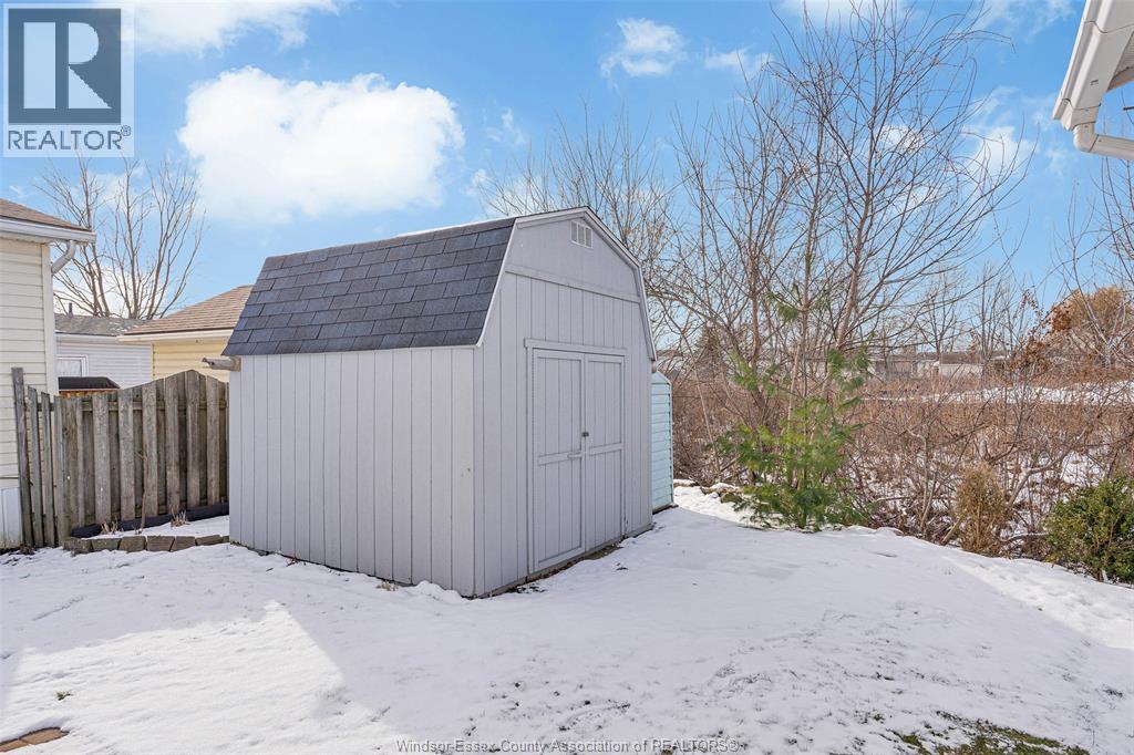 56 Parkside Dr, Mcgregor, ON - Outdoor