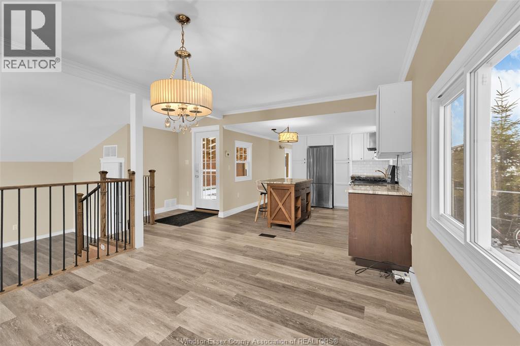 56 Parkside Dr, Mcgregor, ON - Indoor