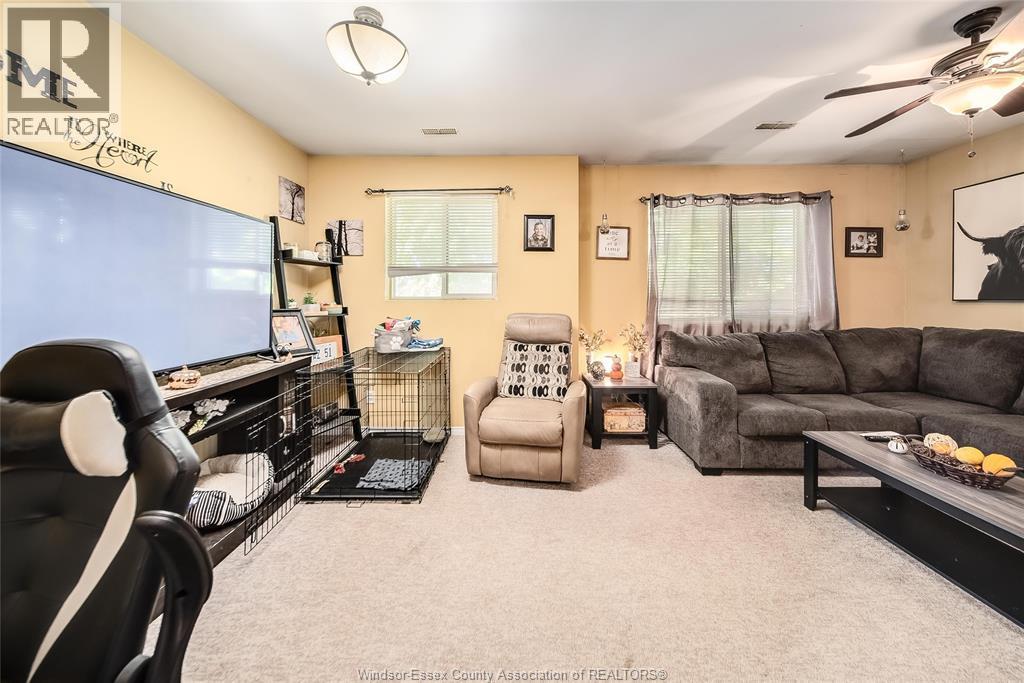 1970 Daytona, Windsor, ON - Indoor Photo Showing Living Room
