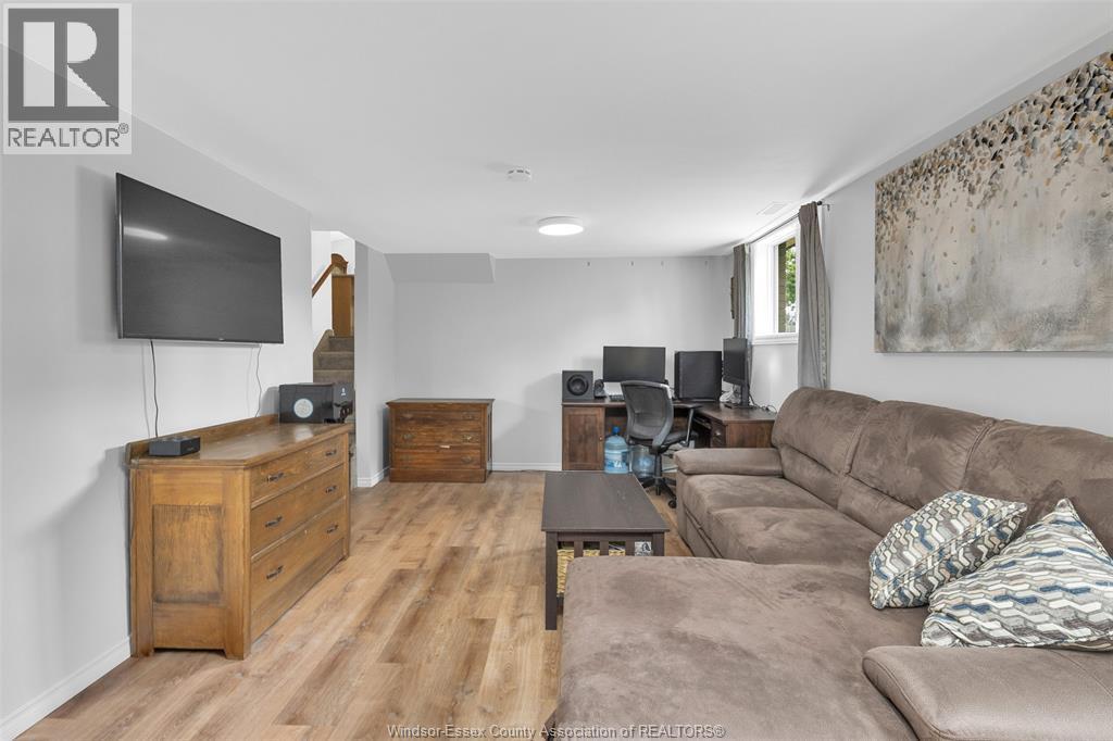 1150 Cabana Road West, Windsor, ON - Indoor Photo Showing Living Room