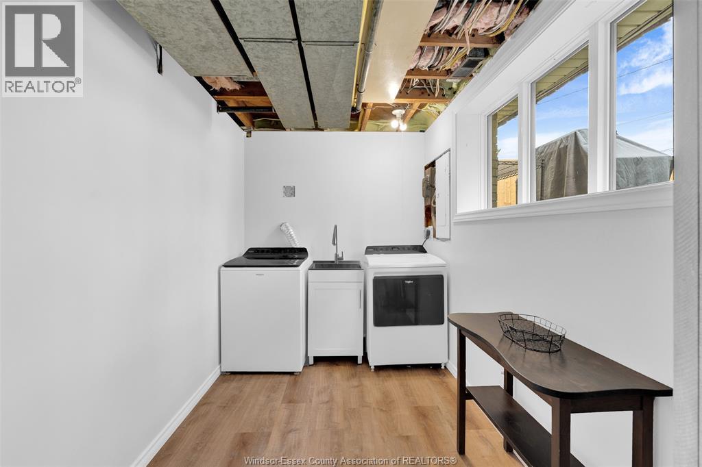 1150 Cabana Road West, Windsor, ON - Indoor Photo Showing Laundry Room