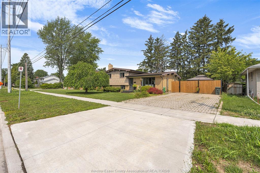 1150 Cabana Road West, Windsor, ON - Outdoor