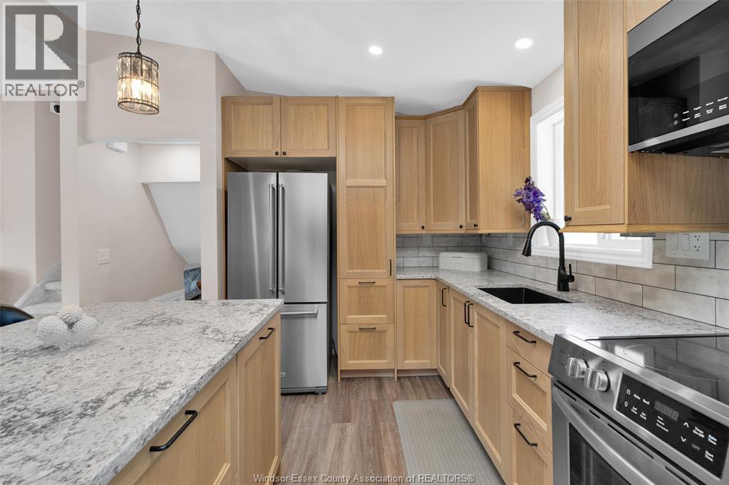 1150 Cabana Road West, Windsor, ON - Indoor Photo Showing Kitchen With Upgraded Kitchen