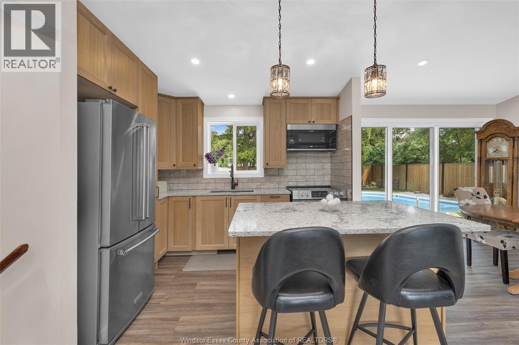 1150 Cabana Road West, Windsor, ON - Indoor