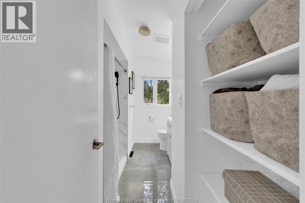 1150 Cabana Road West, Windsor, ON - Indoor