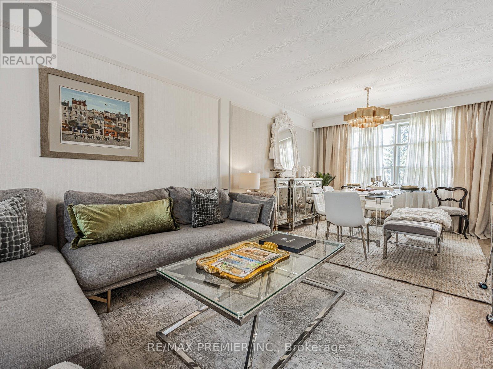 1368 Tansley Drive, Oakville, ON - Indoor Photo Showing Living Room