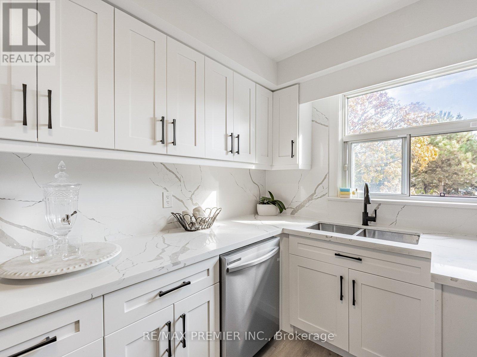 1368 Tansley Drive, Oakville, ON - Indoor Photo Showing Kitchen With Double Sink