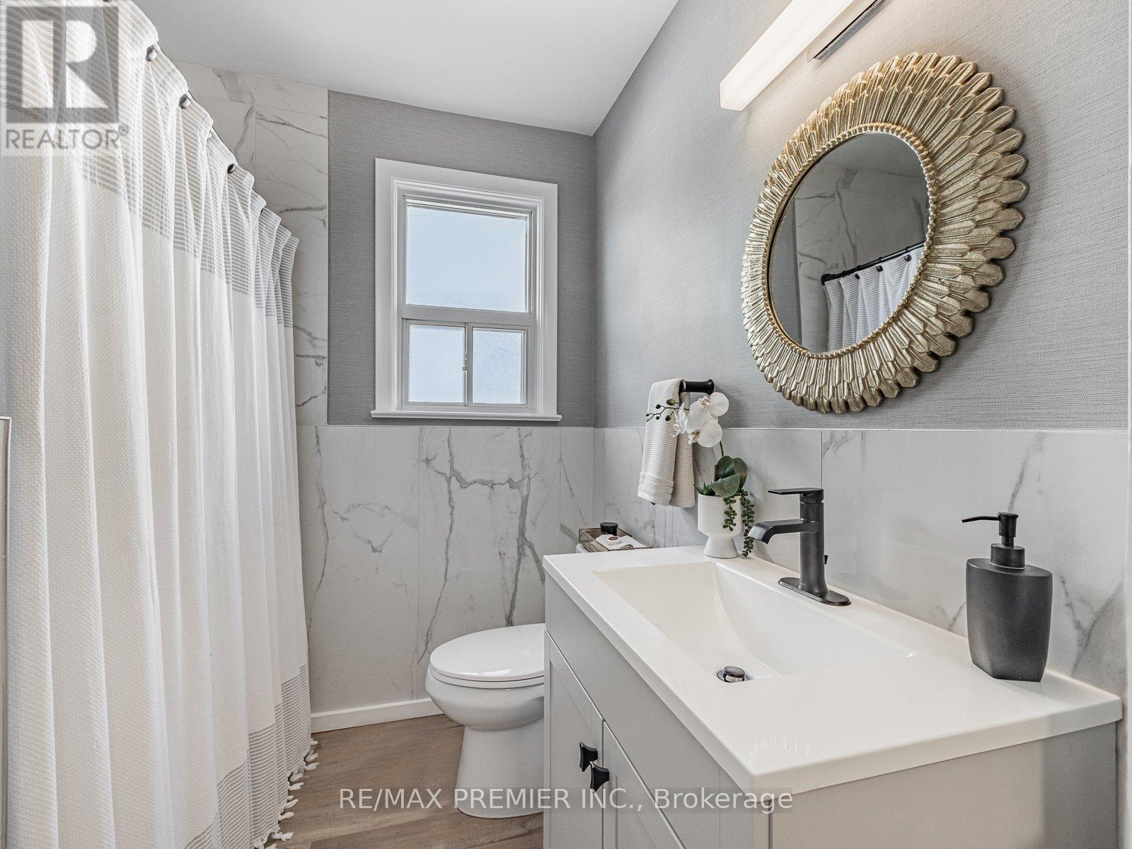 1368 Tansley Drive, Oakville, ON - Indoor Photo Showing Bathroom