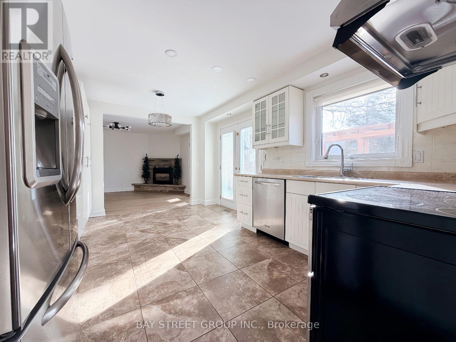 1412 Peerless Court, Oakville, ON - Indoor Photo Showing Kitchen