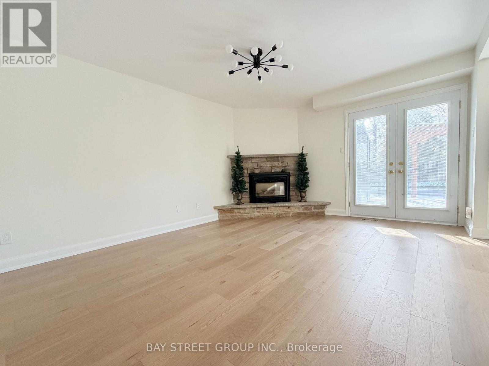 1412 Peerless Court, Oakville, ON - Indoor Photo Showing Living Room With Fireplace