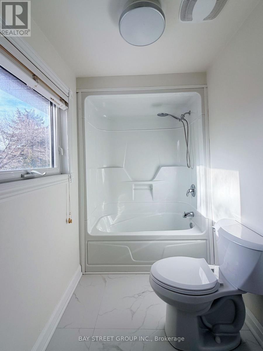 1412 Peerless Court, Oakville, ON - Indoor Photo Showing Bathroom