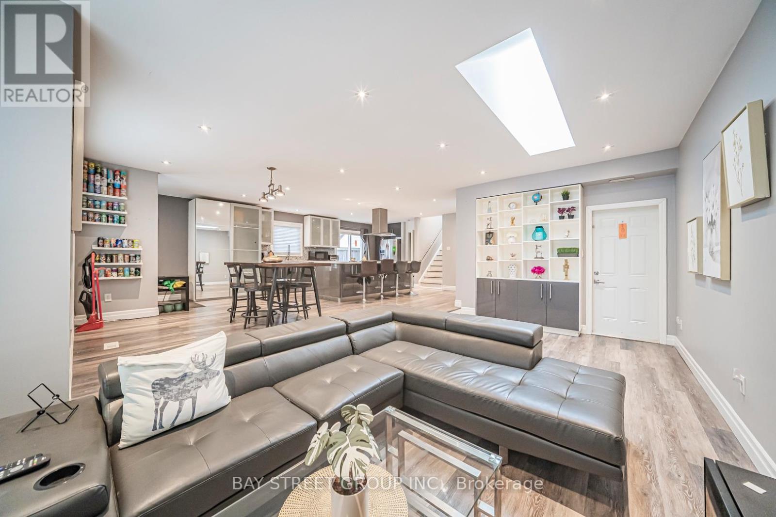 3311 Kings Masting Crescent, Mississauga, ON - Indoor Photo Showing Living Room