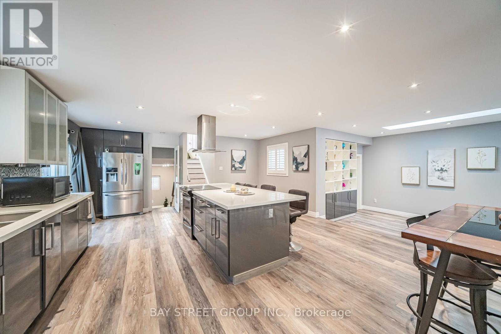 3311 Kings Masting Crescent, Mississauga, ON - Indoor Photo Showing Kitchen With Upgraded Kitchen