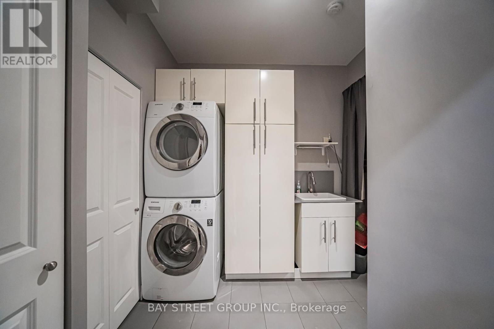 3311 Kings Masting Crescent, Mississauga, ON - Indoor Photo Showing Laundry Room
