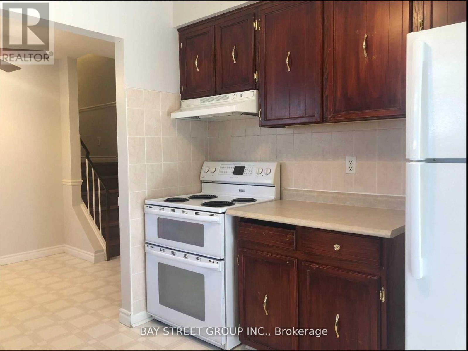 Upper - 641 Eaglemount Crescent, Mississauga, ON - Indoor Photo Showing Kitchen
