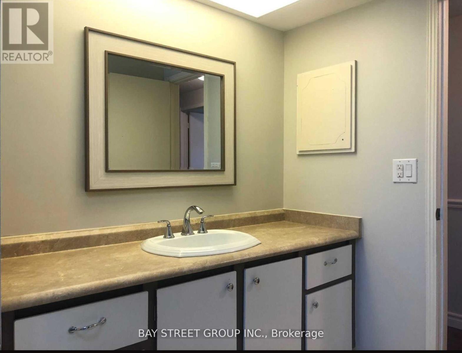 Upper - 641 Eaglemount Crescent, Mississauga, ON - Indoor Photo Showing Bathroom