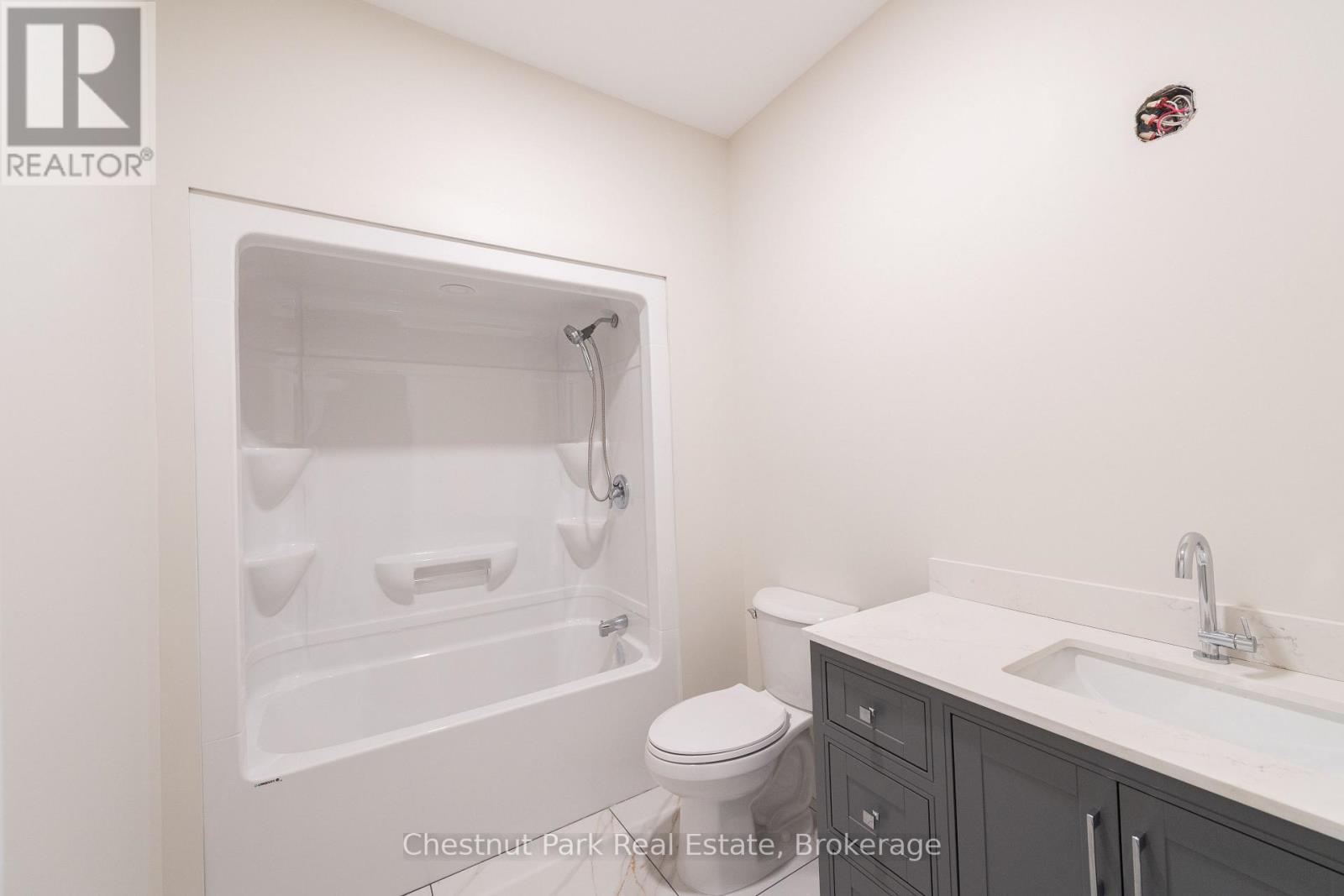 26 Aspen Lane, Nipissing, ON - Indoor Photo Showing Bathroom