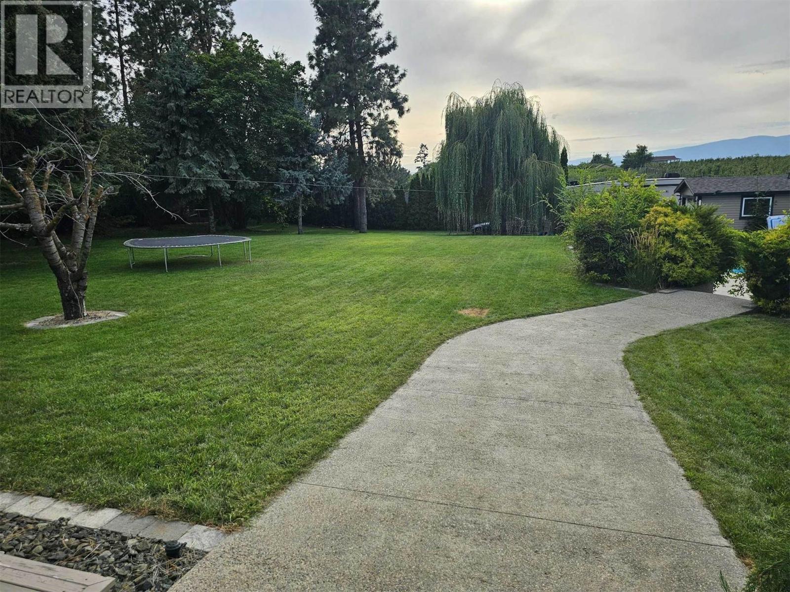 3576 Rose Road, Kelowna, BC - Outdoor