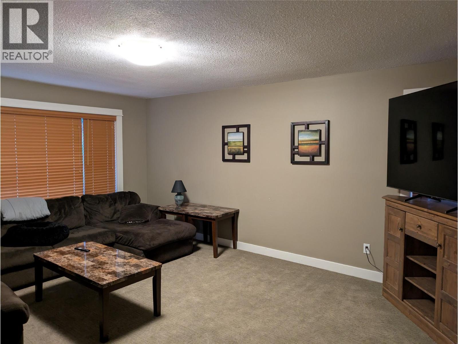 Main Level - 3576 Rose Road, Kelowna, BC - Indoor Photo Showing Living Room