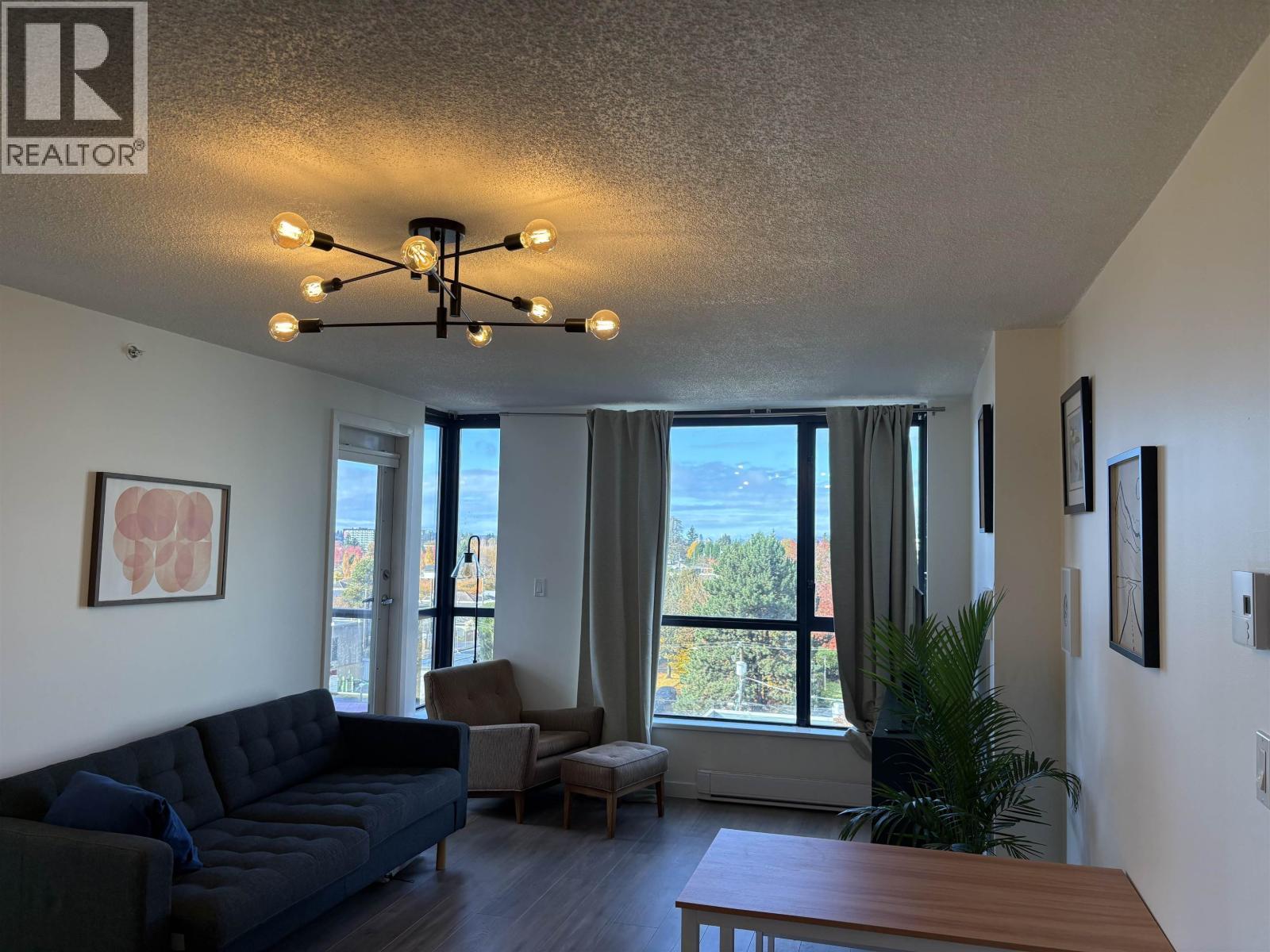 3438 Vanness Avenue, Vancouver, BC - Indoor Photo Showing Living Room